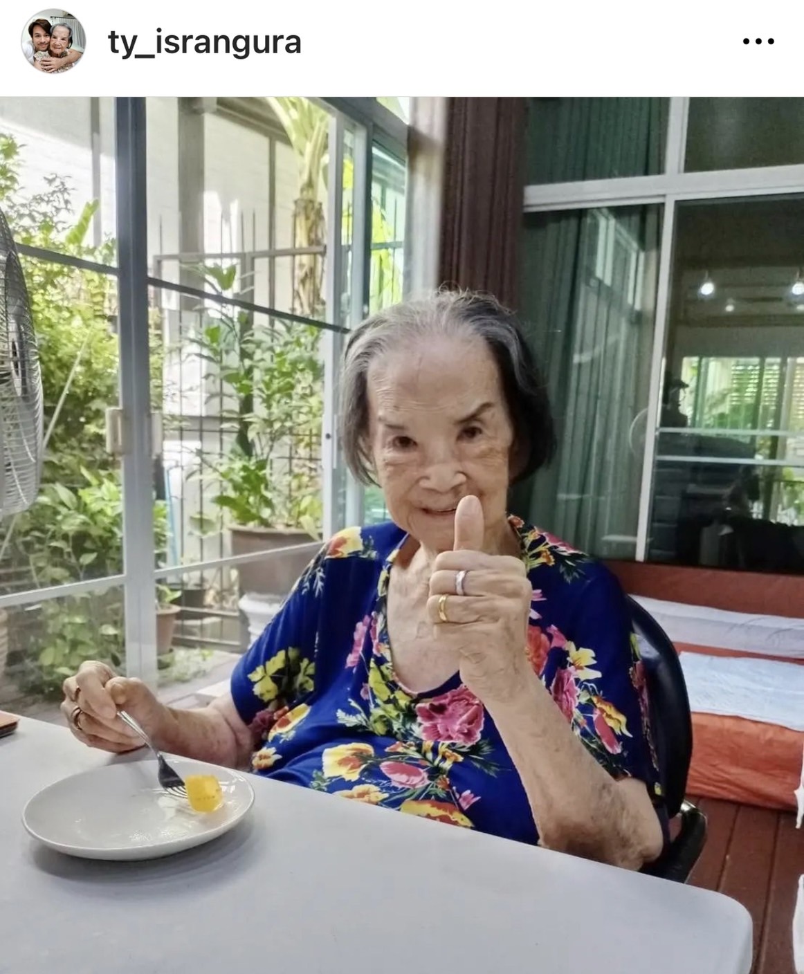 สุดอบอุ่น คุณยายมารศรี อายุครบ 102 ปี สุดอบอุ่น คุณยายมารศรี อายุครบ 102 ปี