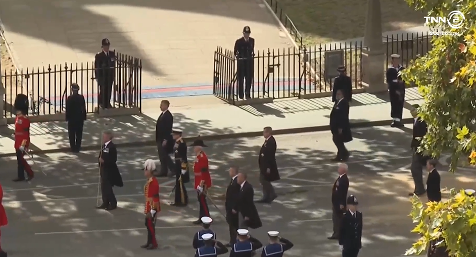 อัญเชิญหีบพระบรมศพ ควีนเอลิซาเบธที่ 2 จากมหาวิหารเวสต์มินสเตอร์สู่ประตูชัยเวลลิงตัน อัญเชิญหีบพระบรมศพ ควีนเอลิซาเบธที่ 2 จากมหาวิหารเวสต์มินสเตอร์สู่ประตูชัยเวลลิงตัน