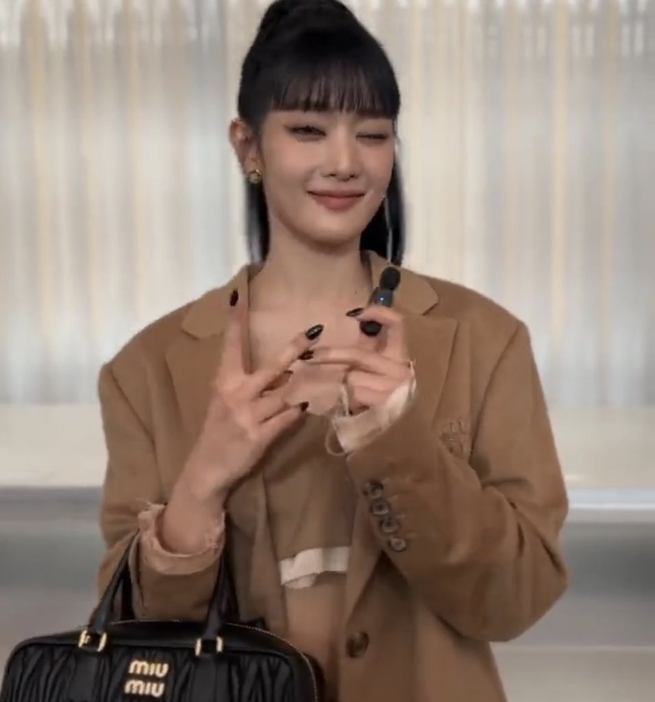 'มินนี่-ต้าเหนิง'!! สวยจึ้งนั่งฟรอนต์โรว์ชมแฟชั่นโชว์ Miu Miu ที่ปารีส