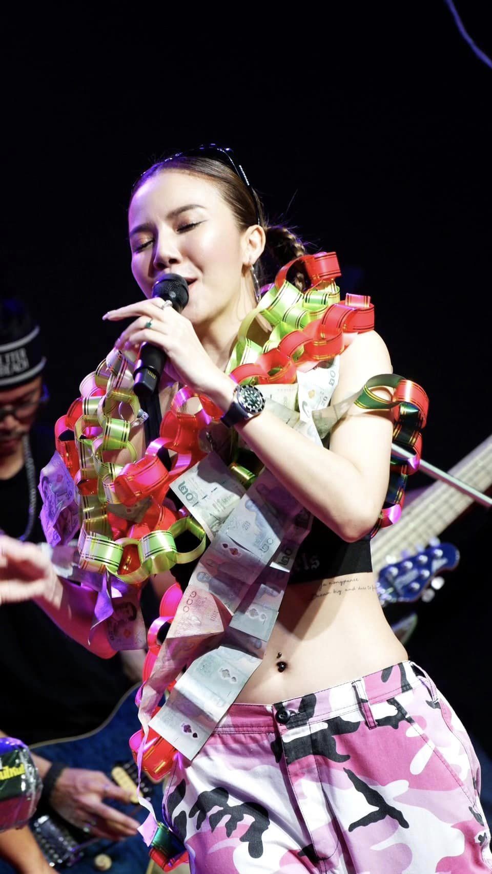 “ตั๊กแตน ชลลดา” บอกเมื่อวานแค่ตักเตือน ย้ำอย่าให้มีอีกครั้ง (มีคลิป) “ตั๊กแตน ชลลดา” บอกเมื่อวานแค่ตักเตือน ย้ำอย่าให้มีอีกครั้ง (มีคลิป)