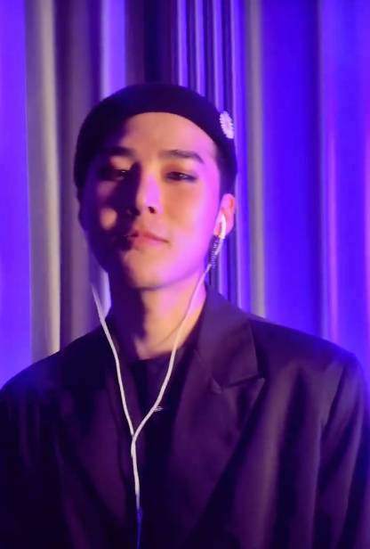 แฝดหรือแฟนคลับ!! แห่แชร์ภาพแฟนคลับจีนคัฟเวอร์เป็น ‘G-Dragon’ (มีคลิป) แฝดหรือแฟนคลับ!! แห่แชร์ภาพแฟนคลับจีนคัฟเวอร์เป็น ‘G-Dragon’ (มีคลิป)