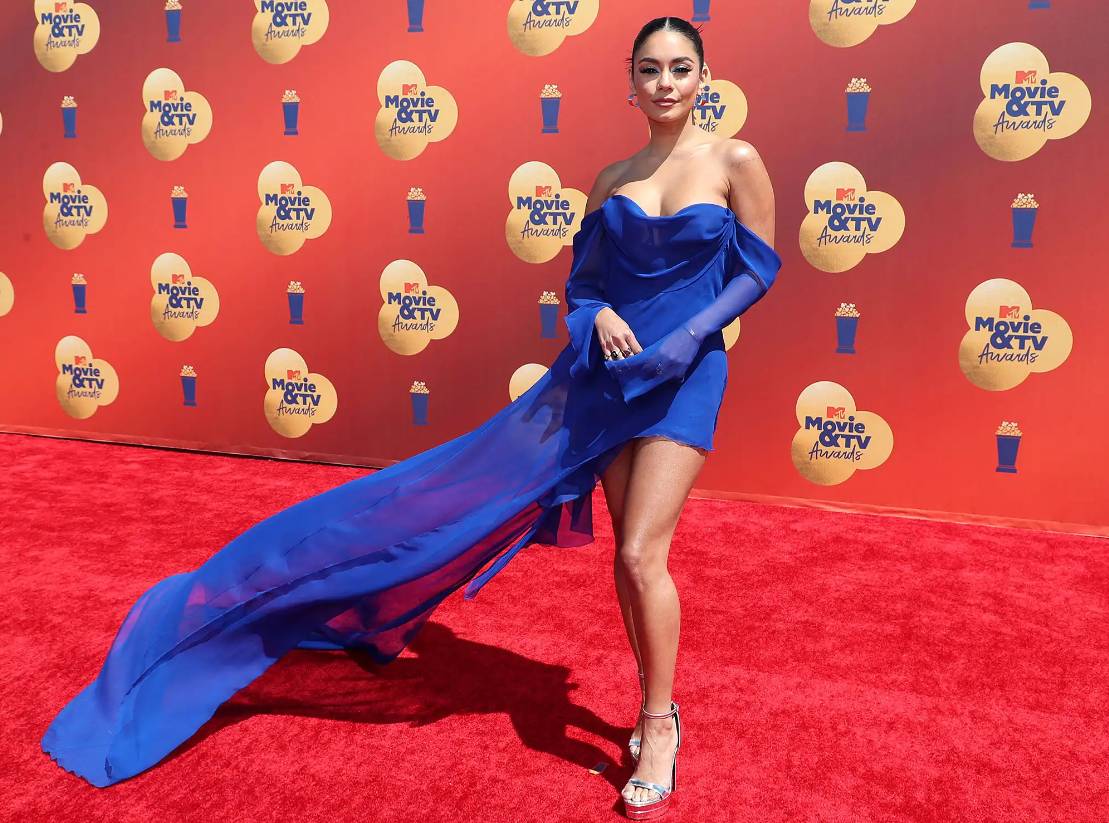 เจนนิเฟอร์ โลเปซ นำทีมซุปตาร์สาวเจิดจรัสบนพรมแดงงาน MTV Movie & TV Awards ปี 2022