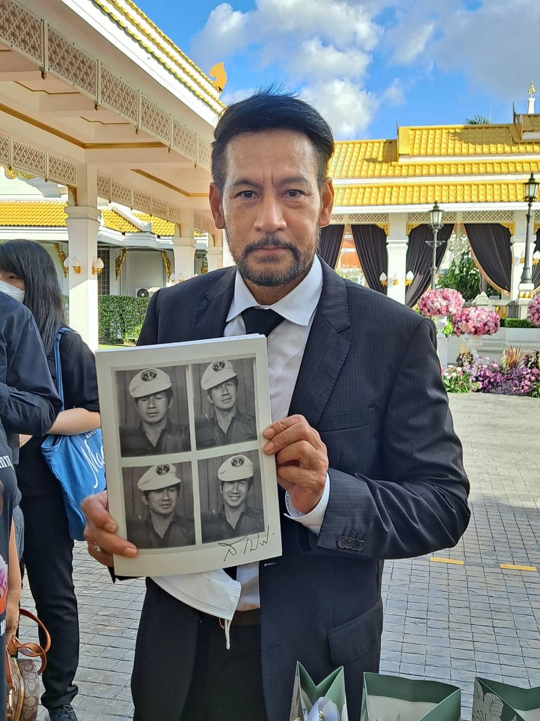 ไว้อาลัยและร่วมส่ง สมบัติ เมทะนี ในพิธีพระราชทานเพลิงศพ ไว้อาลัยและร่วมส่ง สมบัติ เมทะนี ในพิธีพระราชทานเพลิงศพ