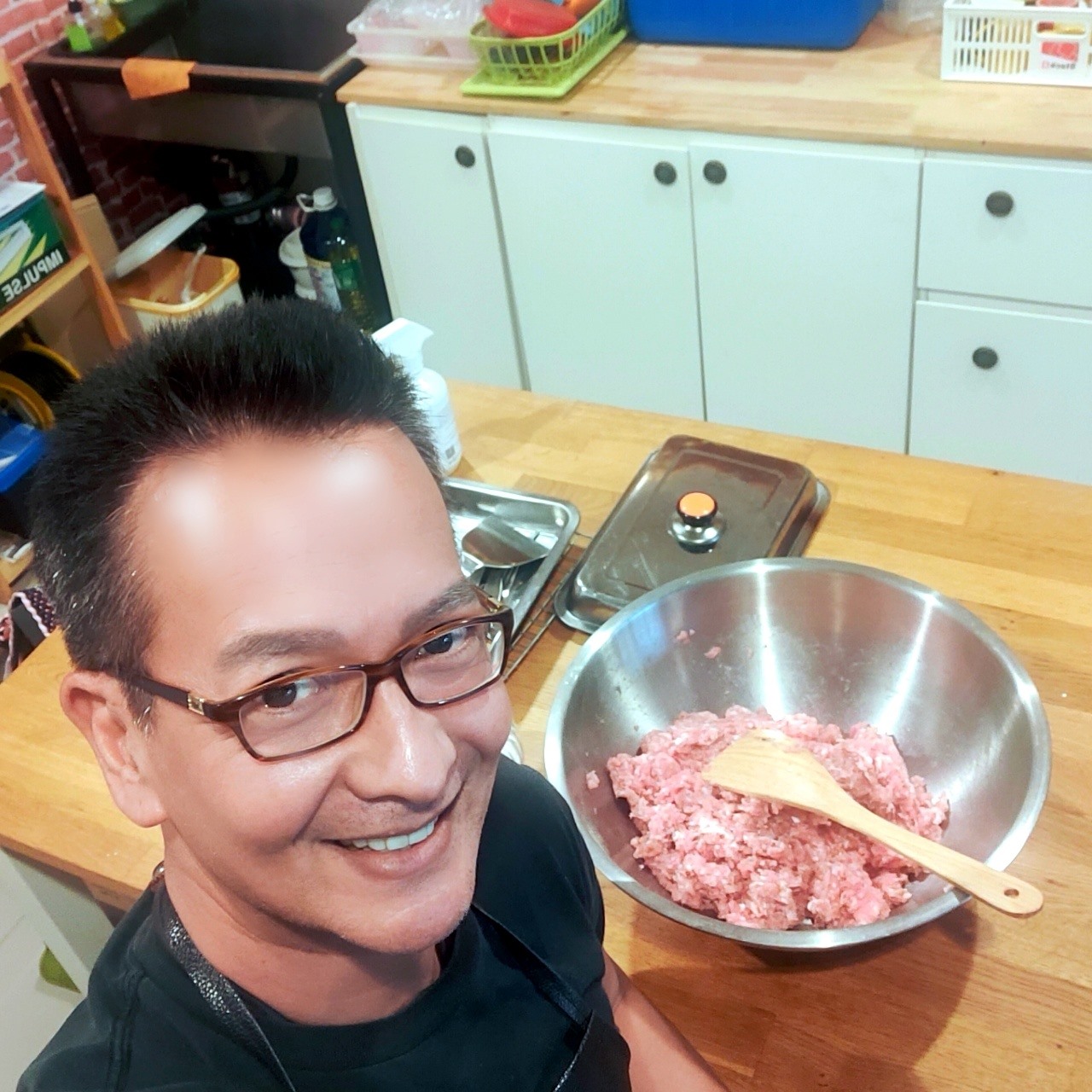  'บิลลี่ โอแกน' เข้าครัวผันตัวเป็นกุ๊กหลังโควิดระบาดจนไม่มีงานดนตรี