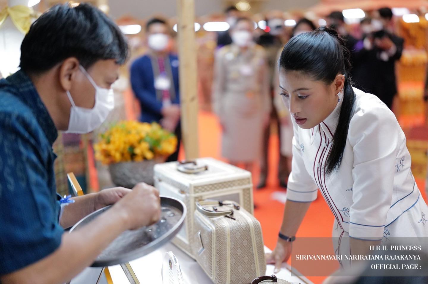 เจ้าฟ้าสิริวัณณวรี เสด็จไปทอดพระเนตรการจัดแสดงและจำหน่ายผลิตภัณฑ์ผ้าและงานหัตกรรมภาคกลาง เจ้าฟ้าสิริวัณณวรี เสด็จไปทอดพระเนตรการจัดแสดงและจำหน่ายผลิตภัณฑ์ผ้าและงานหัตกรรมภาคกลาง