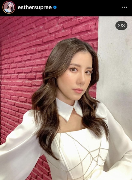 “เอสเธอร์” ยกเลิกสัญญาพรีเซนเตอร์ หลังมีผู้เสียหายร้องเรียนแอปพลิเคชันดัง “เอสเธอร์” ยกเลิกสัญญาพรีเซนเตอร์ หลังมีผู้เสียหายร้องเรียนแอปพลิเคชันดัง