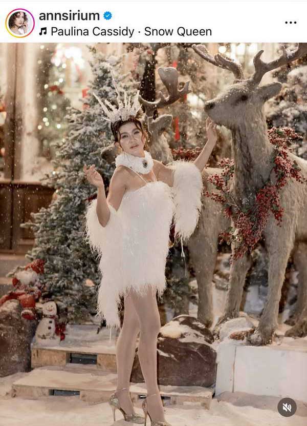 ฮือฮา! แอน สิเรียม แปลงโฉมเป็นเจ้าหญิงหิมะ ต้อนรับ วันคริสต์มาส สวยฉ่ำในวัย 53 ปี ฮือฮา! แอน สิเรียม แปลงโฉมเป็นเจ้าหญิงหิมะ ต้อนรับ วันคริสต์มาส สวยฉ่ำในวัย 53 ปี