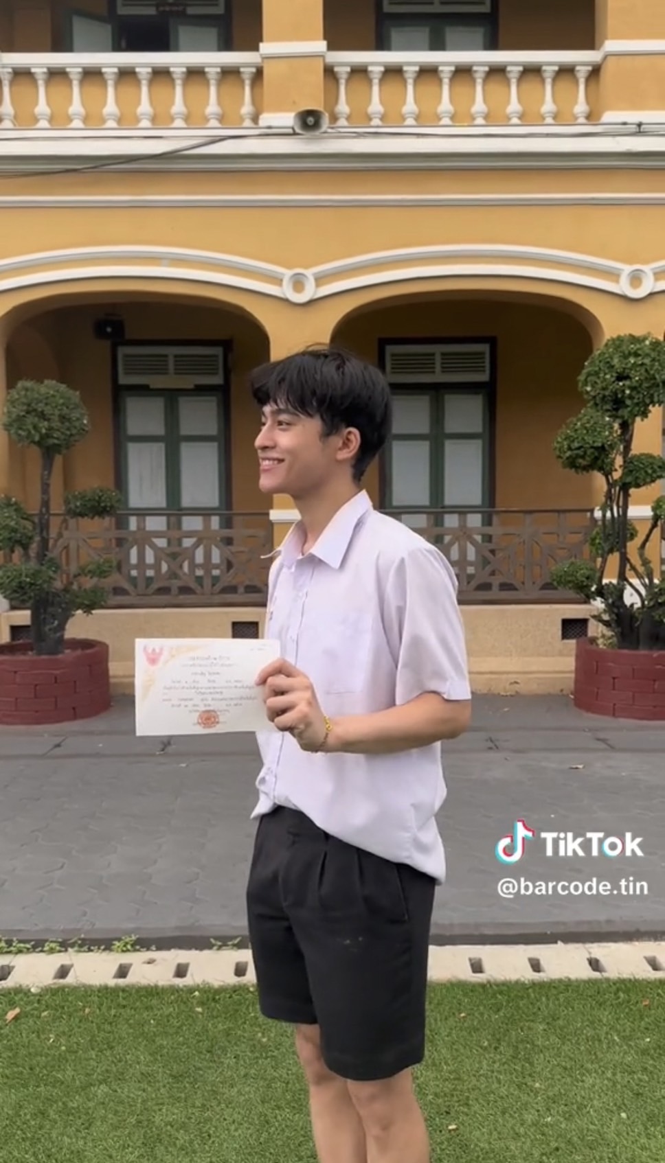 บ๊ายบายชีวิตมัธยม บาร์โค้ด ตฤณสิษฐ์ เตรียมพร้อมเป็นนิสิตมหาลัยดัง!