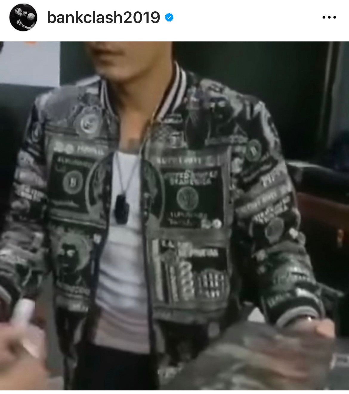 แบงค์ แคลช เผยโมเมนต์ดีต่อใจ แฟนคลับทุ่มทุนซื้อแจ็กเก็ตใหม่ให้ตัวเอง แบงค์ แคลช เผยโมเมนต์ดีต่อใจ แฟนคลับทุ่มทุนซื้อแจ็กเก็ตใหม่ให้ตัวเอง