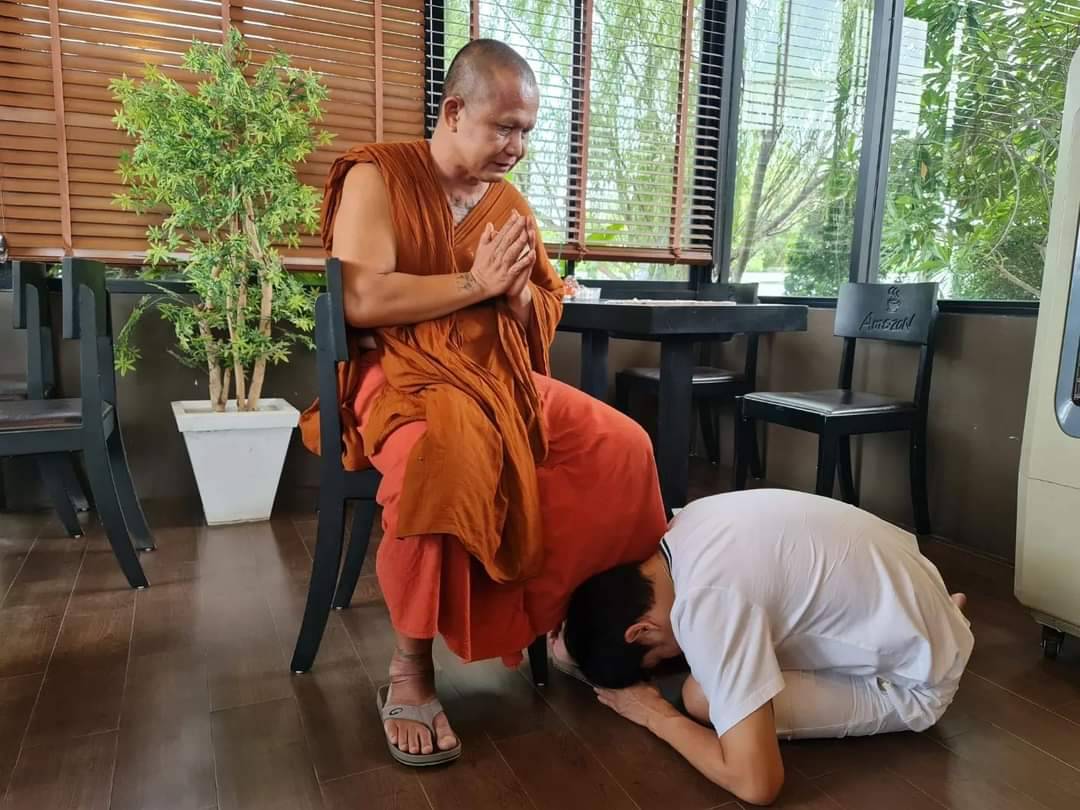 ความสุขวัย 41 ปี ไผ่ พงศธร เคลียร์งานไปปฏิบัติธรรมในวันเกิด