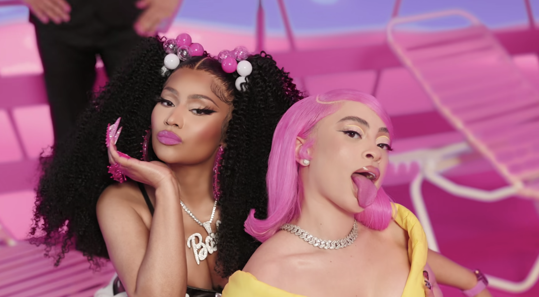 “Barbie: The Album”  ทำลายสถิติใหม่  “UK Chart”  มีเพลงติด Top 5 ถึง 3 เพลง