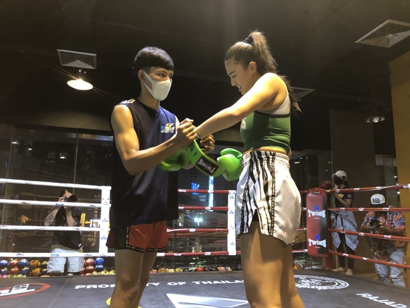 สุดเอ็กซ์คลูซีฟ! แอนชิลี เผยความรู้สึกก่อนสวมชุดประจำชาติ มวยไทย สุดเอ็กซ์คลูซีฟ! แอนชิลี เผยความรู้สึกก่อนสวมชุดประจำชาติ มวยไทย