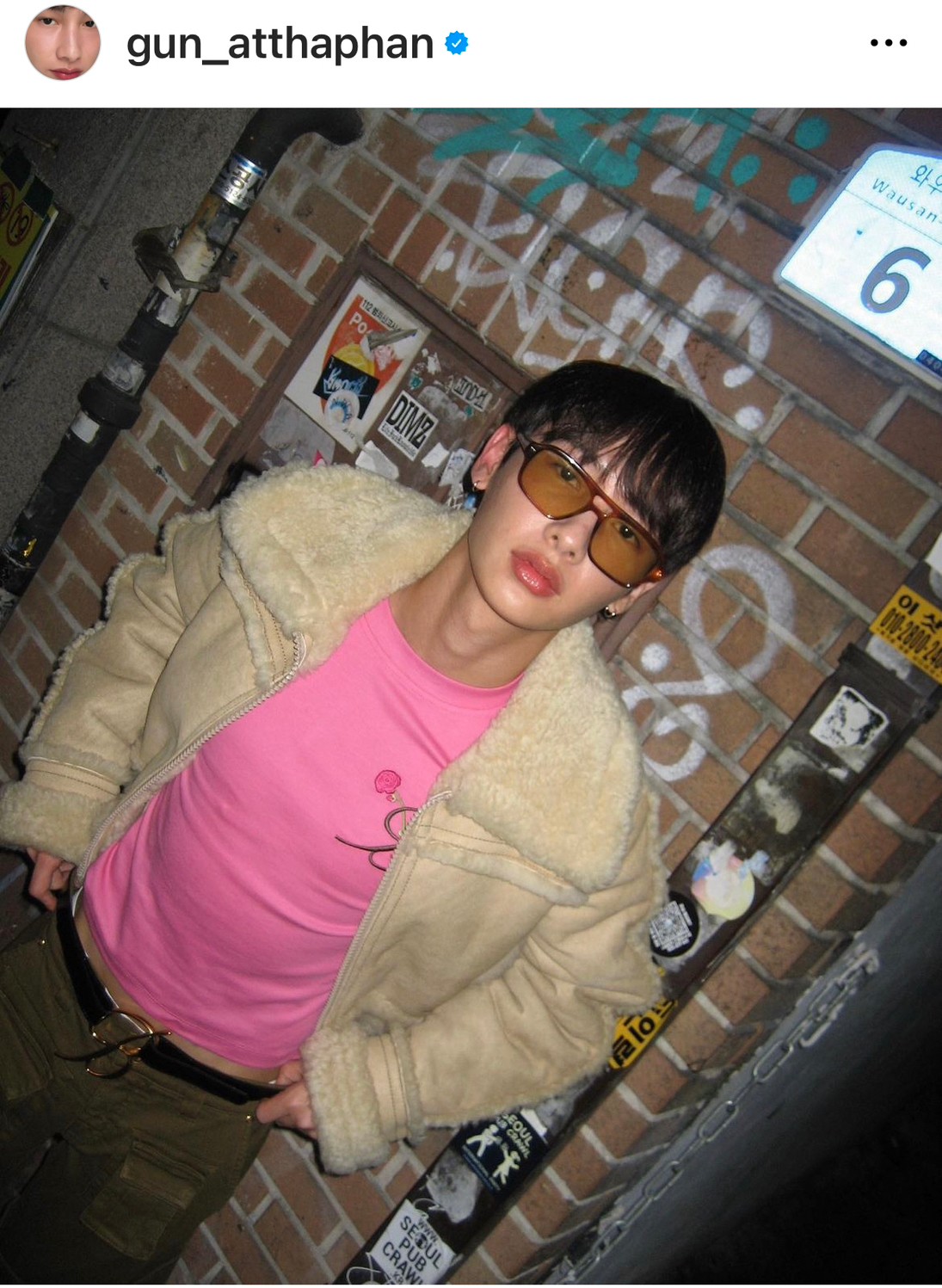 กัน อรรถพันธ์ กับแฟชั่นเสื้อยีนส์ไฟลุก! ทำแฟนๆ ฮือฮาหนักมาก 