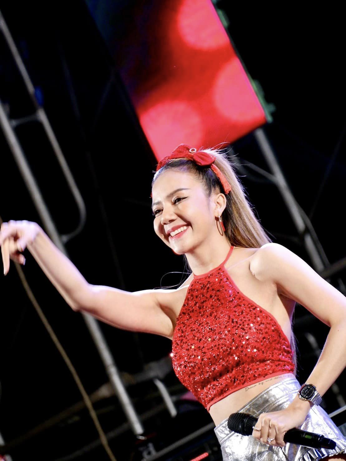 น้ำใจงาม! “จ๊ะ นงผณี” ซื้อจักรยาน มอบให้เด็กๆ ตามสัญญา