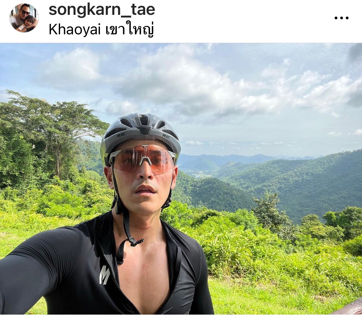 โมเมนต์น่ารัก! สงกรานต์ ตามเชียร์ลูกสาว น้องปีใหม่ ติดขอบสนามงานกีฬาสี