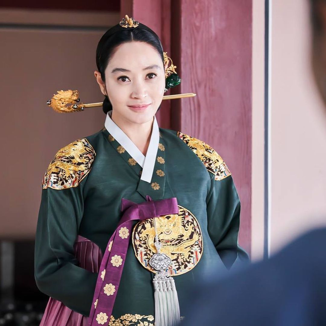 เสด็จแม่แฮปปี้!! ‘คิมฮเยซู’ ปาร์ตี้กับลูกชายในซีรีส์ ‘ใต้ร่มราชินี’ ครบทีม เสด็จแม่แฮปปี้!! ‘คิมฮเยซู’ ปาร์ตี้กับลูกชายในซีรีส์ ‘ใต้ร่มราชินี’ ครบทีม