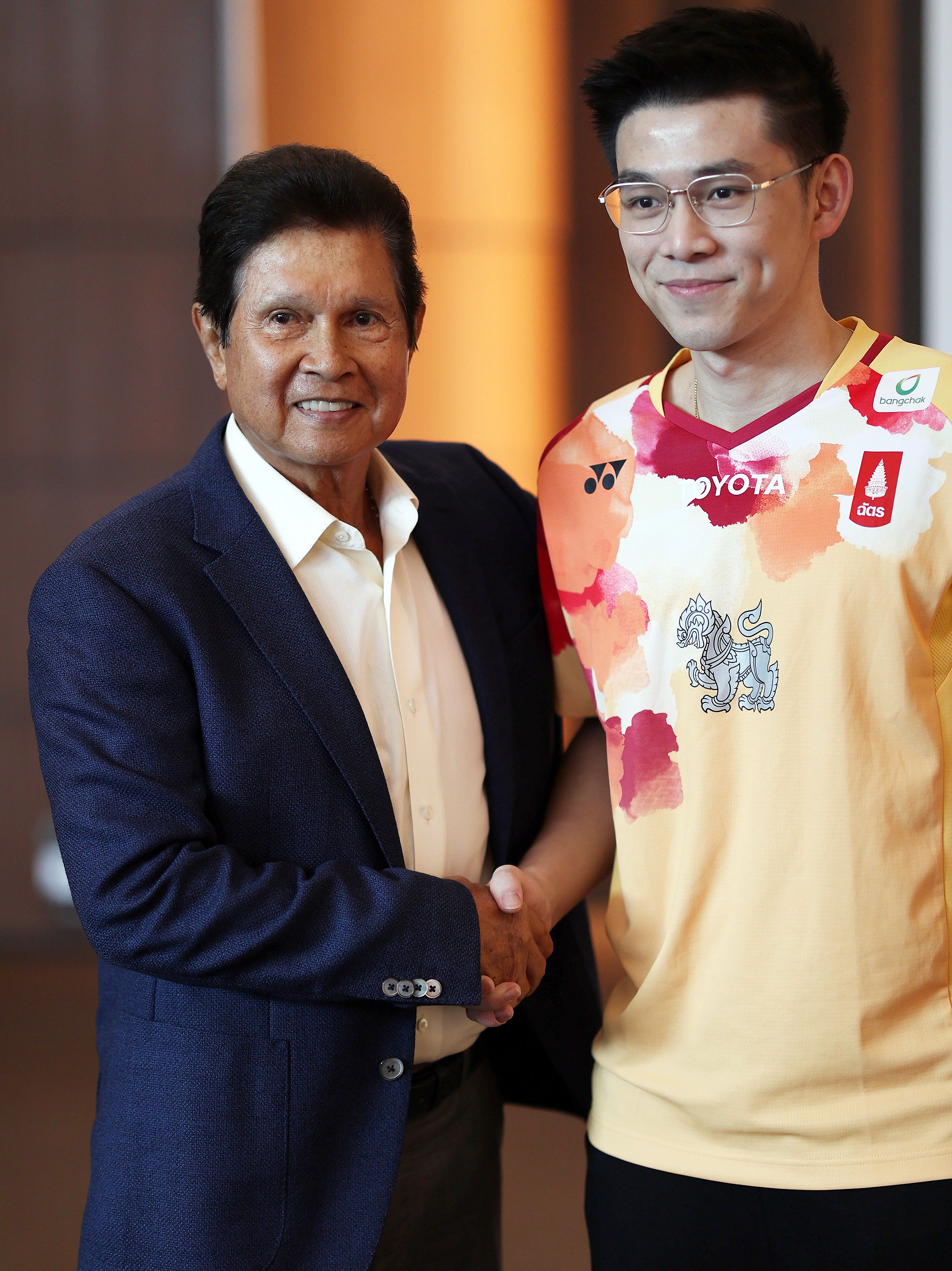 วิว เข้าขอบคุณ สิงห์ ผู้อยู่เบื้องหลังความสำเร็จ คว้าแชมป์ชายเดี่ยว แบดมินตันชิงแชมป์โลก 2023 วิว เข้าขอบคุณ สิงห์ ผู้อยู่เบื้องหลังความสำเร็จ คว้าแชมป์ชายเดี่ยว แบดมินตันชิงแชมป์โลก 2023