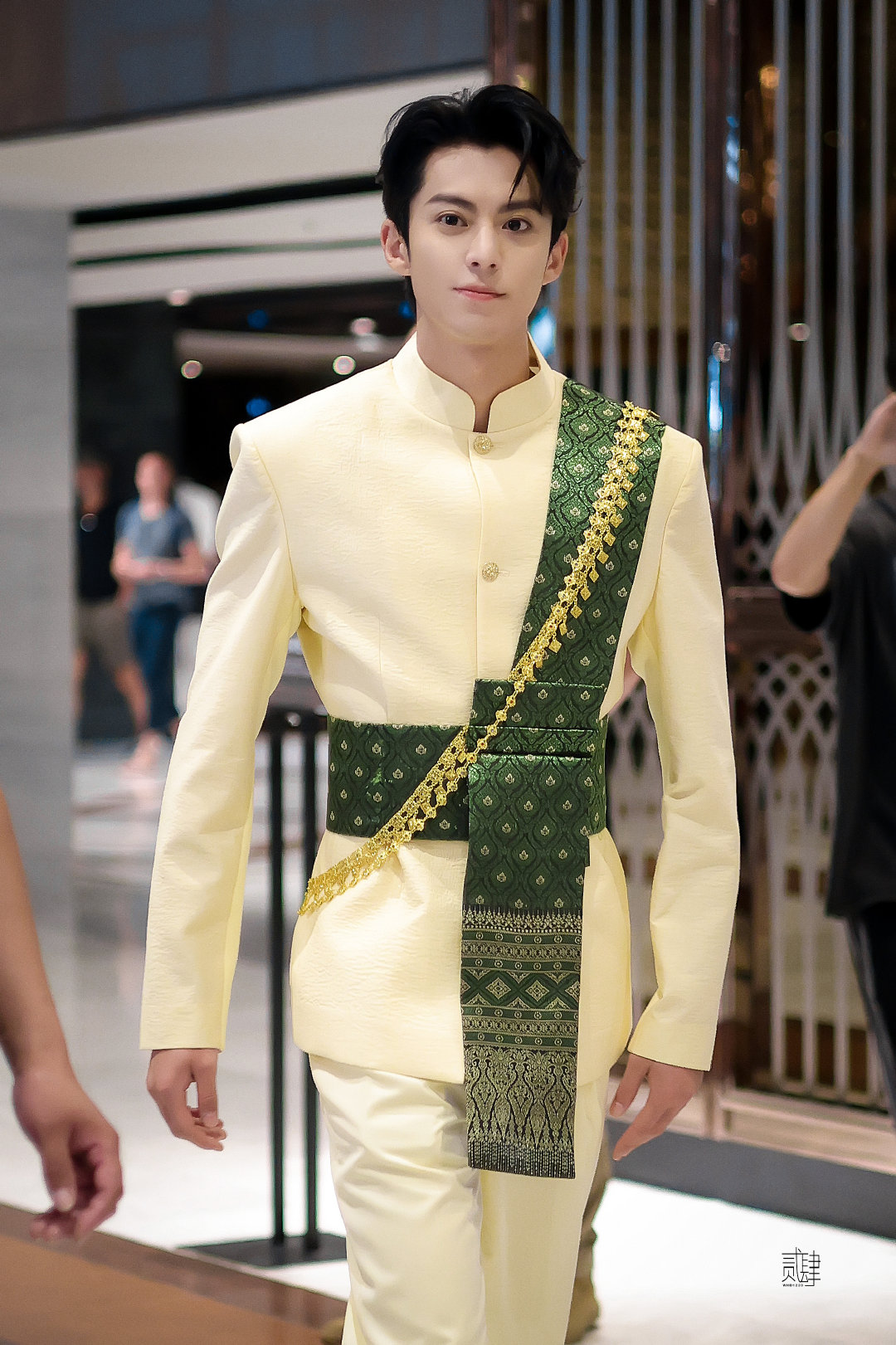 “หวังเฮ่อตี้-แองเจล่าเบบี้” นำทีมซุปตาร์จีนใส่ชุดไทยถ่ายรายการ “Keep Running” ที่เมืองโบราณ (มีคลิป) “หวังเฮ่อตี้-แองเจล่าเบบี้” นำทีมซุปตาร์จีนใส่ชุดไทยถ่ายรายการ “Keep Running” ที่เมืองโบราณ (มีคลิป)