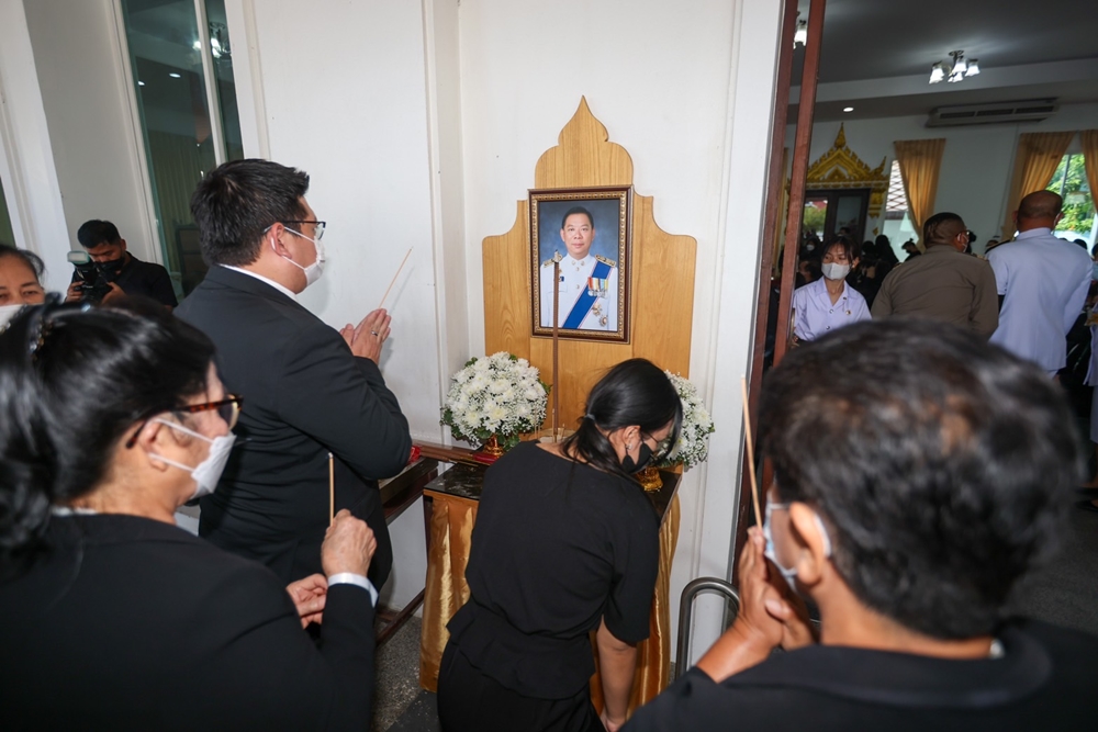 เคลื่อนร่าง ผู้ว่าฯหมูป่า ณรงค์ศักดิ์ โอสถธนากร ถึงวัดพระศรีมหาธาตุ เคลื่อนร่าง ผู้ว่าฯหมูป่า ณรงค์ศักดิ์ โอสถธนากร ถึงวัดพระศรีมหาธาตุ