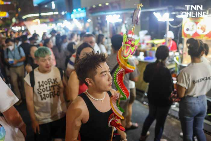 นทท.แน่นถนนเยาวราช กินสตรีทฟู้ด ตอกย้ำย่านท่องเที่ยวยอดฮิต นทท.แน่นถนนเยาวราช กินสตรีทฟู้ด ตอกย้ำย่านท่องเที่ยวยอดฮิต