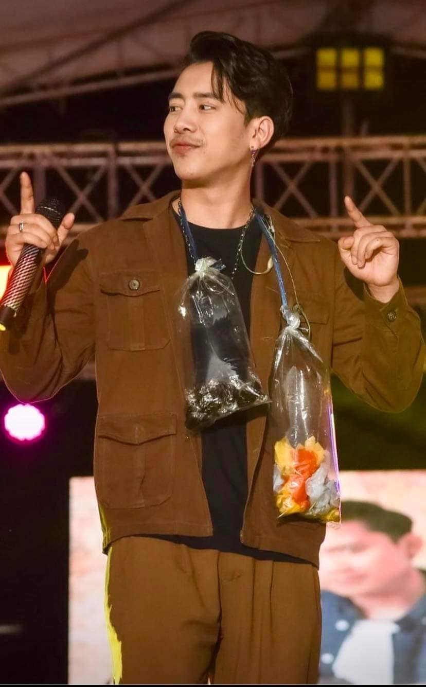 เบิ้ล ปทุมราช โพสต์ฟาดฝากถึง นักร้อง ช. ติดต่อกลับด่วน!! เบิ้ล ปทุมราช โพสต์ฟาดฝากถึง นักร้อง ช. ติดต่อกลับด่วน!!