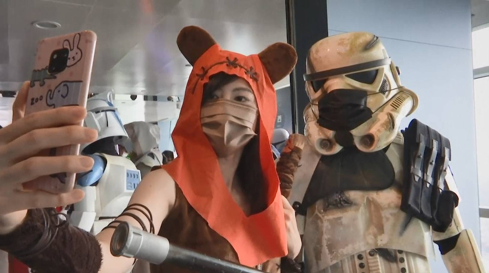 แฟนๆชาวไต้หวันสวมแมสก์สวมคอนเพลย์แบบจัดเต็มร่วมฉลองวัน Star Wars