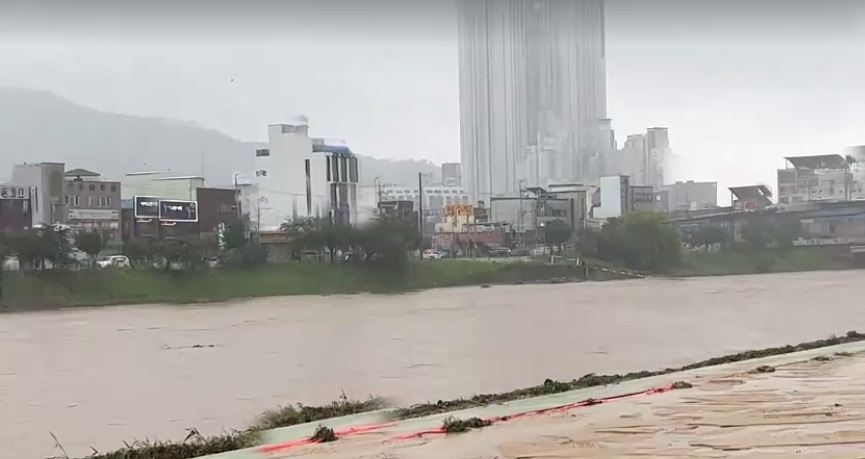 เปิดภาพความเสียหาย! เกาหลีใต้น้ำท่วมรุนแรง-มวลน้ำไหลทะลักท่วมอุโมงค์ เปิดภาพความเสียหาย! เกาหลีใต้น้ำท่วมรุนแรง-มวลน้ำไหลทะลักท่วมอุโมงค์