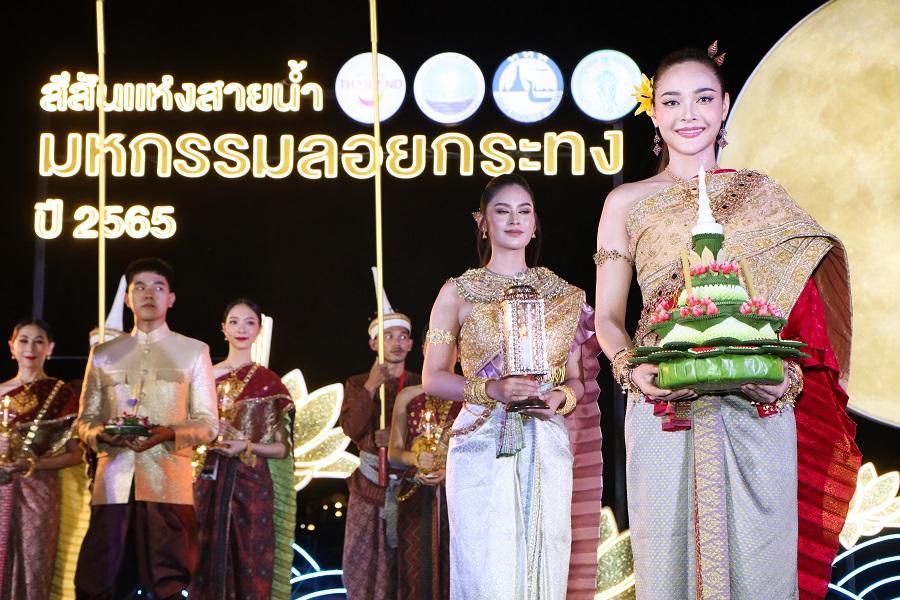 ปุ๊กลุก สวยสะกดในลุคนางนพมาศ ร่วมงานลอยกระทง ปุ๊กลุก สวยสะกดในลุคนางนพมาศ ร่วมงานลอยกระทง