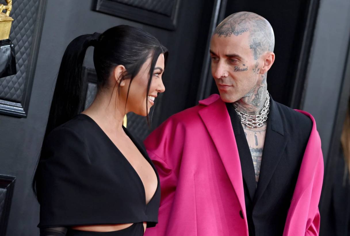 คอร์ทนีย์ คาร์เดเชียน แต่งงานกับ ทราวิส บาร์คเกอร์ แล้ว แต่ยังไม่ถูกต้องตามกฎหมาย คอร์ทนีย์ คาร์เดเชียน แต่งงานกับ ทราวิส บาร์คเกอร์ แล้ว แต่ยังไม่ถูกต้องตามกฎหมาย