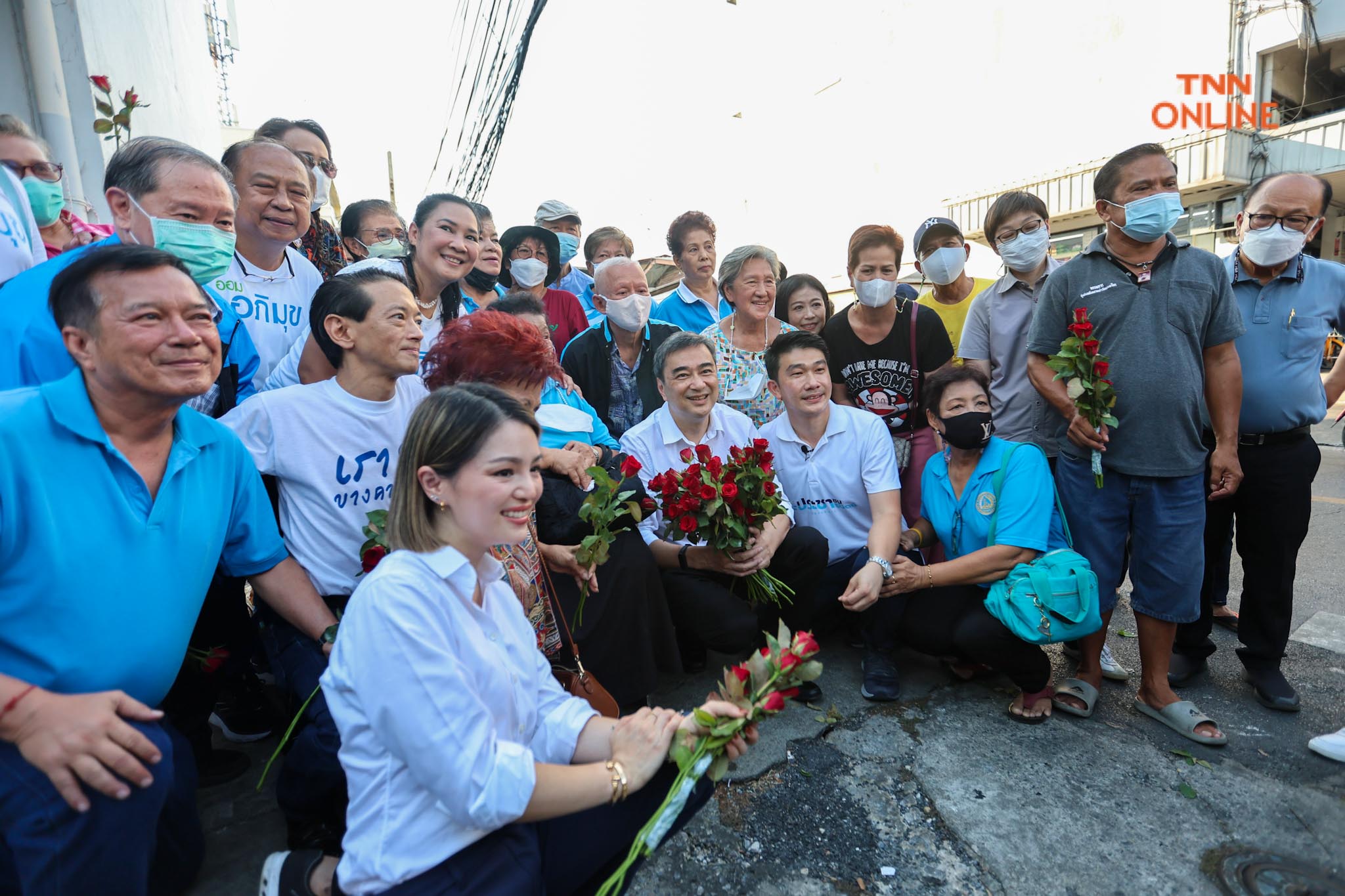 “อภิสิทธิ์-มาดามเดียร์” อ้อนชาวบ้านบางคอแหลมขอโอกาสรับใช้ ปชช. “อภิสิทธิ์-มาดามเดียร์” อ้อนชาวบ้านบางคอแหลมขอโอกาสรับใช้ ปชช.