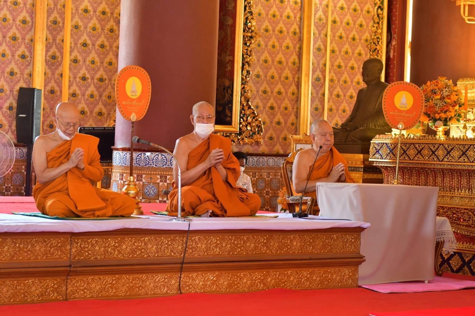มูลนิธิอาสาเพื่อนพึ่ง(ภาฯ)ยามยาก จัดพิธีสวดถวายพระพรชัยมงคล