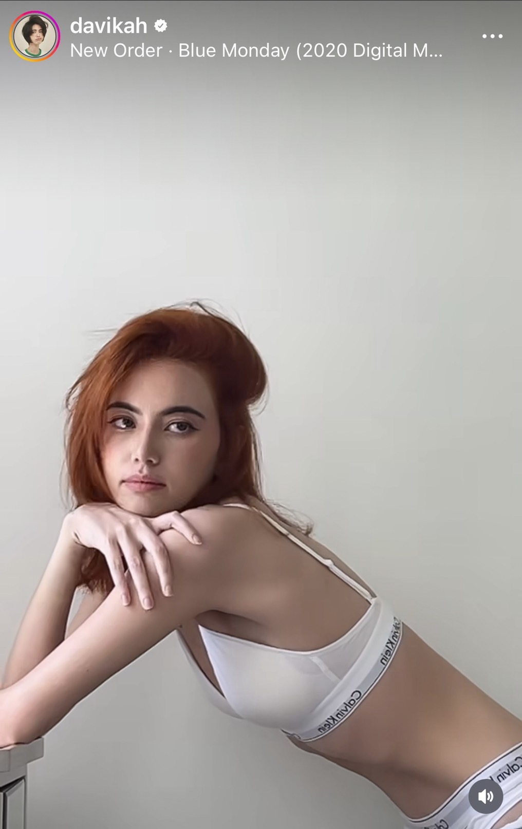 ใหม่ ดาวิกา ทำโซเชียลร้อนระอุ กับลุคสาวผมส้ม กับหุ่นสุดเซ็กซี