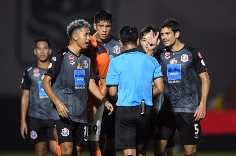 เจาะกันไม่เข้า! 'ราชบุรี' เปิดรังแลกคนละหมัดก่อนเจ๊า 'ท่าเรือ' 0-0