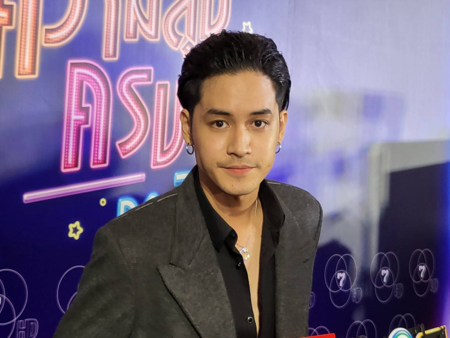 เข้าใจกันดี เก้า จิรายุ รัก วี วิโอเลต ยังแฮปปี้ แม้งานจะแน่นทั้งคู่ เข้าใจกันดี เก้า จิรายุ รัก วี วิโอเลต ยังแฮปปี้ แม้งานจะแน่นทั้งคู่