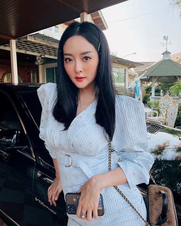 แก้มบุ๋ม  ฉะโรคจิต ให้โอนเงินมา หลังตามป่วนถึงใน Live (มีคลิป) 