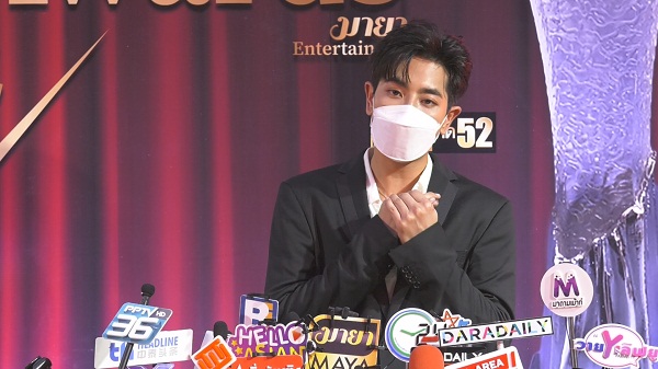 “มิกซ์” เผยได้กำไลเฉียดแสน จาก “เอิร์ธ” ฟุ้งเตรียมเรียกว่าที่คุณหมอได้เลย (มีคลิป)