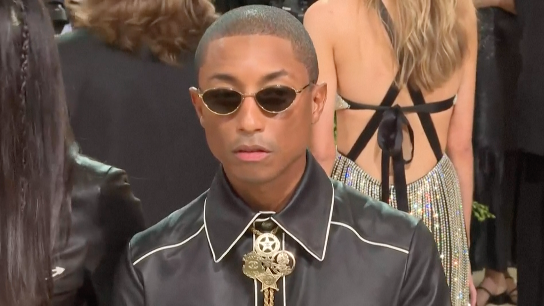 แต่งตั้ง 'ฟาร์เรลล์ วิลเลียมส์'!! ดีไซเนอร์เสื้อผ้าบุรุษ Louis Vuitton แทน ‘เวอร์จิล แอบโลห์’ แต่งตั้ง 'ฟาร์เรลล์ วิลเลียมส์'!! ดีไซเนอร์เสื้อผ้าบุรุษ Louis Vuitton แทน ‘เวอร์จิล แอบโลห์’