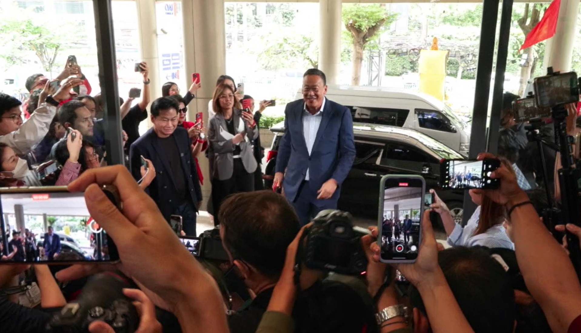 เศรษฐา ทวีสิน เข้าพรรคเพื่อไทย ลุ้นโหวตนายกรัฐมนตรีคนที่ 30