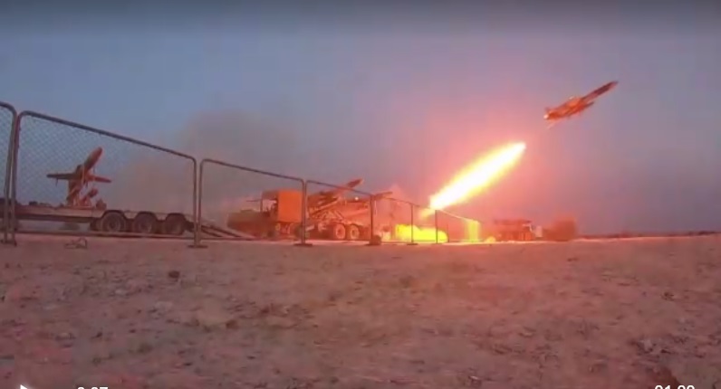 เปิดภาพน่าตื่นตา! กองทัพอิหร่านซ้อมรบด้วยโดรนพุ่งทะยานสู่ท้องฟ้าอย่างรวดเร็ว เปิดภาพน่าตื่นตา! กองทัพอิหร่านซ้อมรบด้วยโดรนพุ่งทะยานสู่ท้องฟ้าอย่างรวดเร็ว