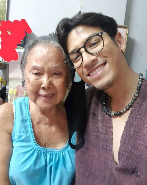 “บิณฑ์” เข้าช่วยเหลือ “แม่จิต” มอบวีลแชร์พร้อมเงิน (มีคลิป) “บิณฑ์” เข้าช่วยเหลือ “แม่จิต” มอบวีลแชร์พร้อมเงิน (มีคลิป)