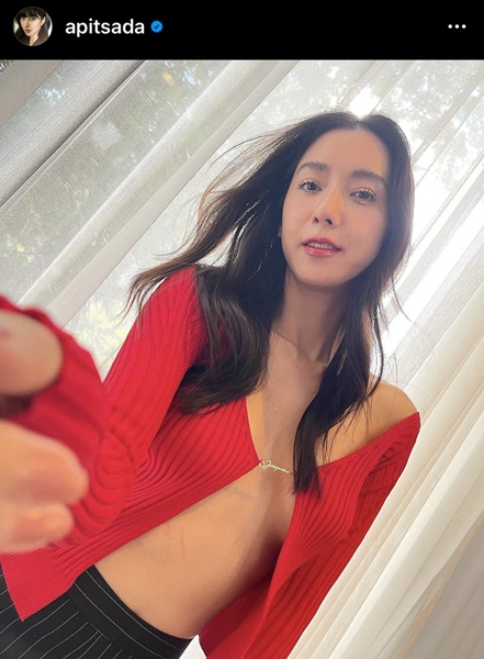 ส่องแฟชั่นเสื้อแหวกอก ของสาวๆ คนดัง ประชันความเซ็กซี่แซ่บไม่มีเบรก!!