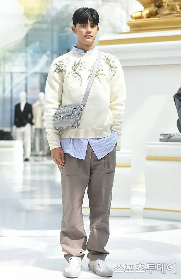 ‘ชาอึนอู’ หล่อออร่ามาเต็ม!! สุดวิ้งค์ก่อนลัดฟ้าจัดแฟนมีตไทย 30 ก.ค.นี้ (มีคลิป)