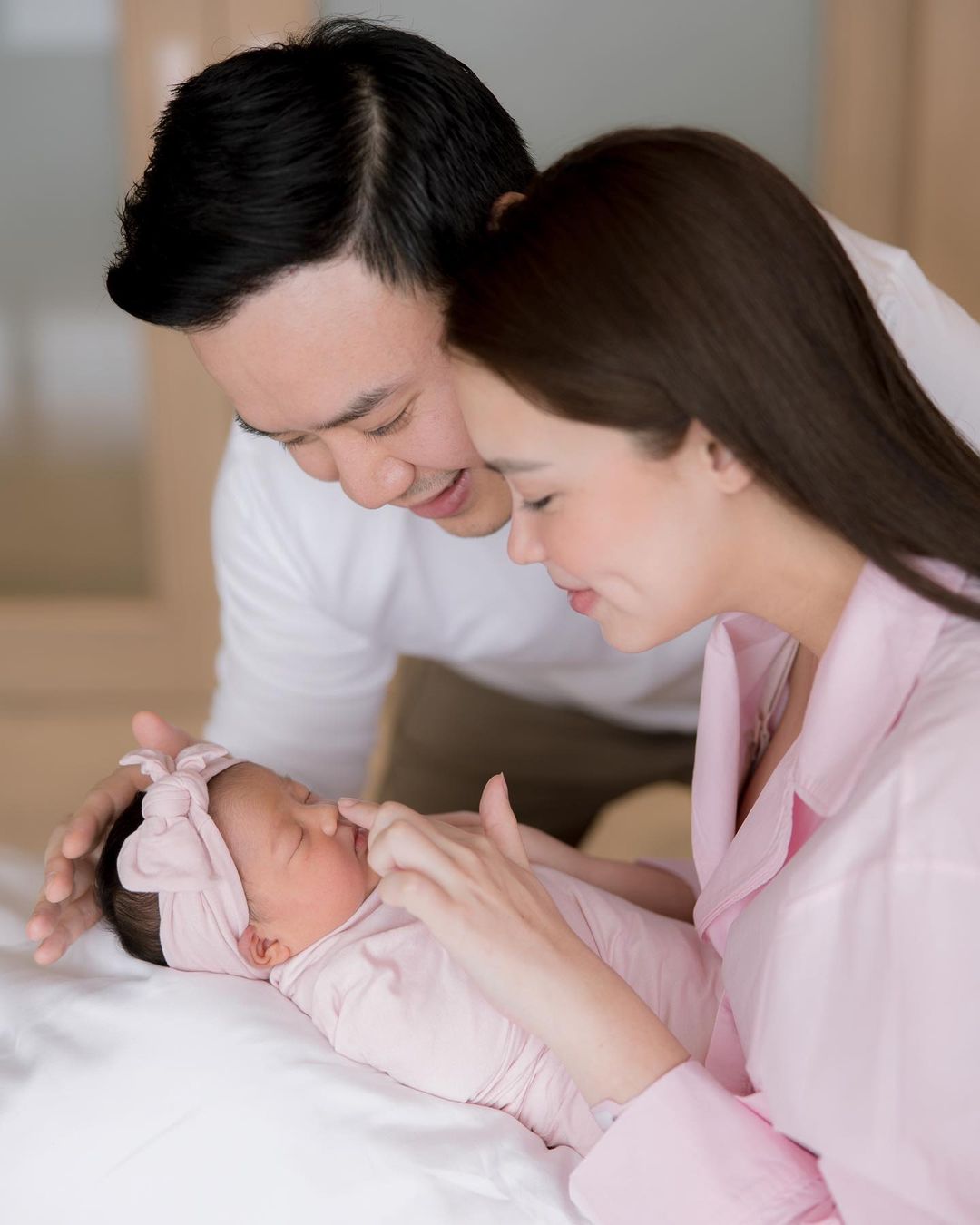 ซูมชัดๆ แพทริเซีย กู๊ด คลอดลูกสาวคนแรก ฉายแววความสวยตั้งแต่เล็ก