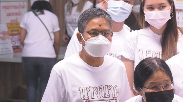 เด๋อ ดอกสะเดา ไม่คิดลาวงการแม้อายุมากแล้ว เผยจะทำจนกว่าจะไม่ไหว (มีคลิป) เด๋อ ดอกสะเดา ไม่คิดลาวงการแม้อายุมากแล้ว เผยจะทำจนกว่าจะไม่ไหว (มีคลิป)