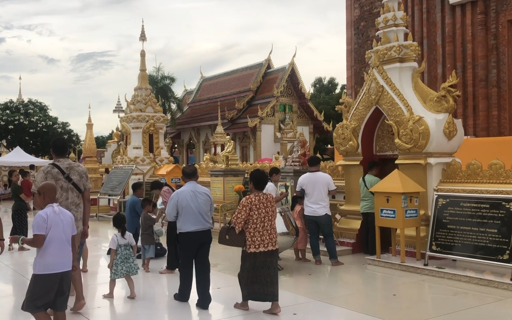 วันอาสาฬหบูชา 2566 ไหว้ “พระธาตุพนม” กราบพระอุรังคธาตุ ไม่ต้องไปถึงอินเดีย!