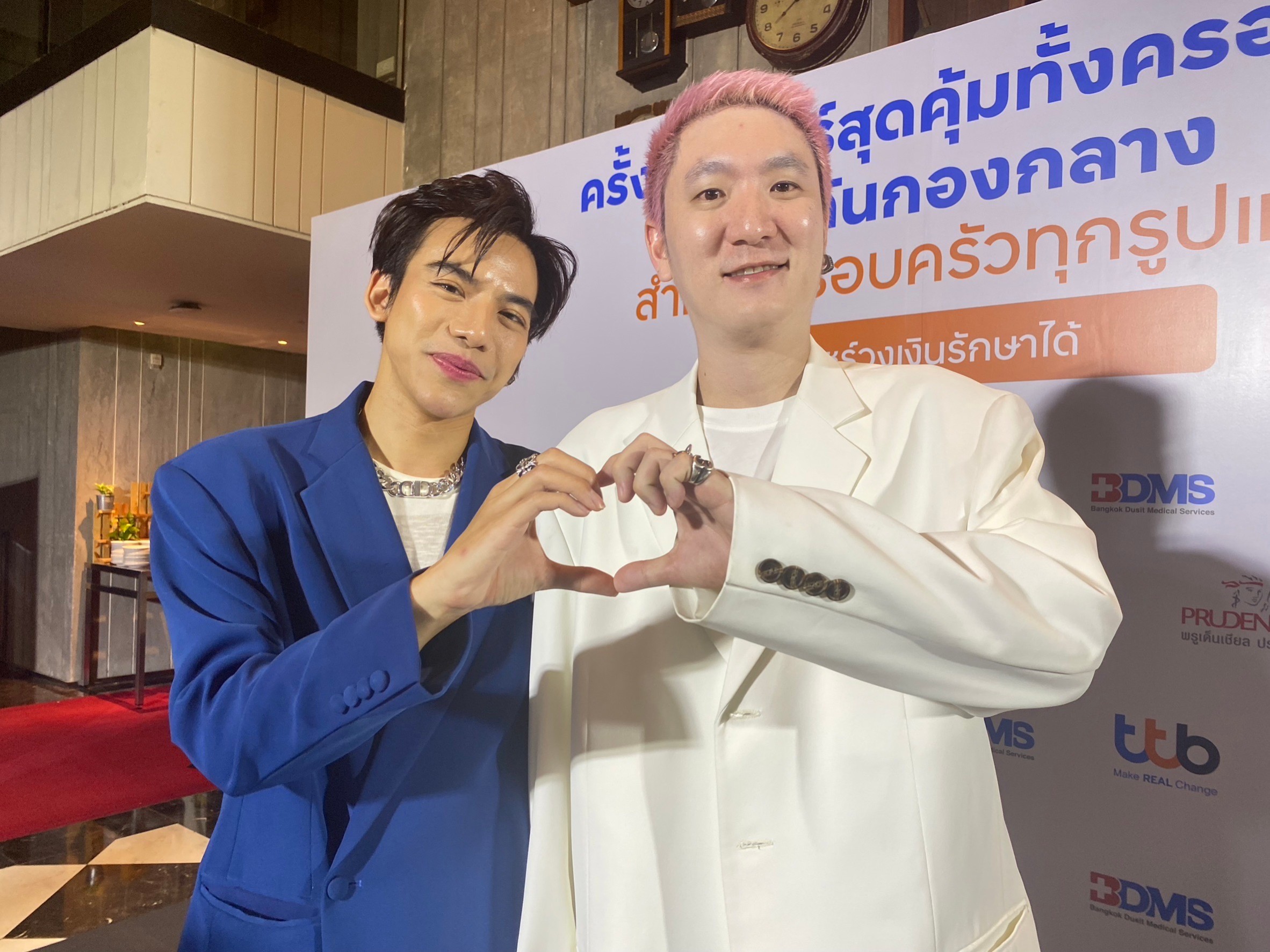 “ต้น ธนษิต” ตื่นเต้นควงแฟนออกสื่อครั้งแรก!! “ต้น ธนษิต” ตื่นเต้นควงแฟนออกสื่อครั้งแรก!!