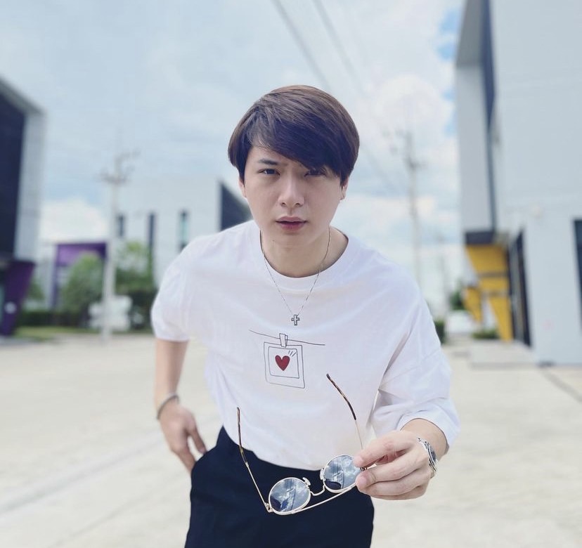 เปิดใจนาทีรถคว่ำ คริส พีรวัส เผยพ่อแม่ขอห้ามขับรถ รับเป็นบทเรียน