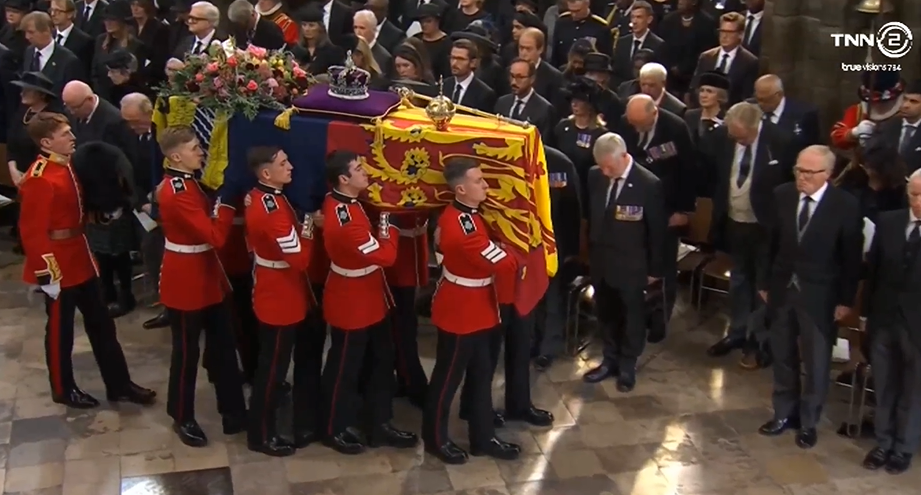 อัญเชิญหีบพระบรมศพ ควีนเอลิซาเบธที่ 2 จากมหาวิหารเวสต์มินสเตอร์สู่ประตูชัยเวลลิงตัน อัญเชิญหีบพระบรมศพ ควีนเอลิซาเบธที่ 2 จากมหาวิหารเวสต์มินสเตอร์สู่ประตูชัยเวลลิงตัน