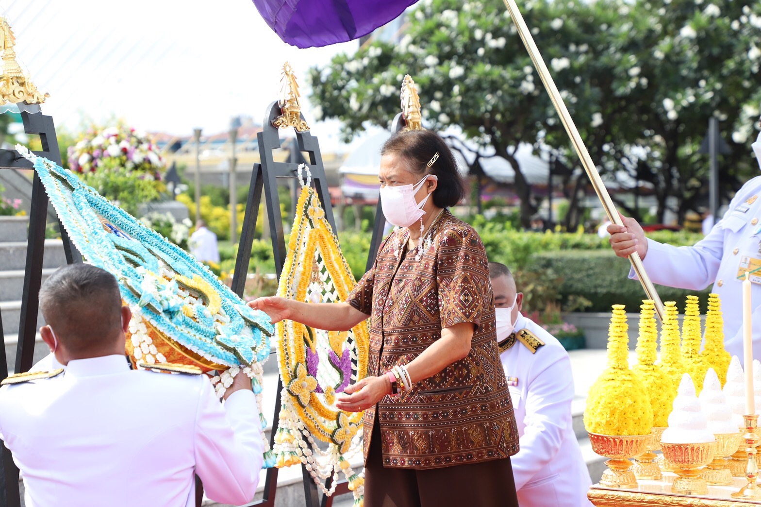 กรมสมเด็จพระเทพฯ เสด็จแทนพระองค์ ทรงวางพวงมาลาถวายราชสักการะพระบรมราชานุสาวรีย์พระบาทสมเด็จพระปรเมนทรมหาอานันทมหิดลเนื่องในวันคล้ายวันสวรรคต กรมสมเด็จพระเทพฯ เสด็จแทนพระองค์ ทรงวางพวงมาลาถวายราชสักการะพระบรมราชานุสาวรีย์พระบาทสมเด็จพระปรเมนทรมหาอานันทมหิดลเนื่องในวันคล้ายวันสวรรคต