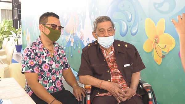 “ชาย เมืองสิงห์ - รุ่งฤดี ” ร่วมงานขอพรศิลปินแห่งชาติ ในวันสงกรานต์ (มีคลิป) “ชาย เมืองสิงห์ - รุ่งฤดี ” ร่วมงานขอพรศิลปินแห่งชาติ ในวันสงกรานต์ (มีคลิป)